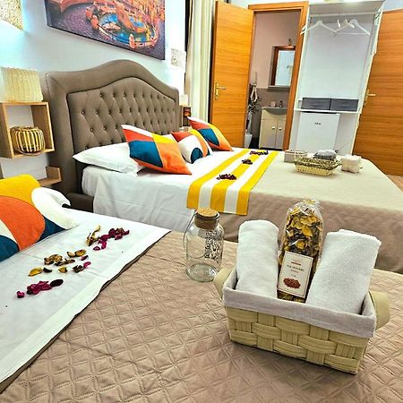 A Casa Simpatia Roma - Free Parking If You Book 4 Nights Bed & Breakfast ภายนอก รูปภาพ