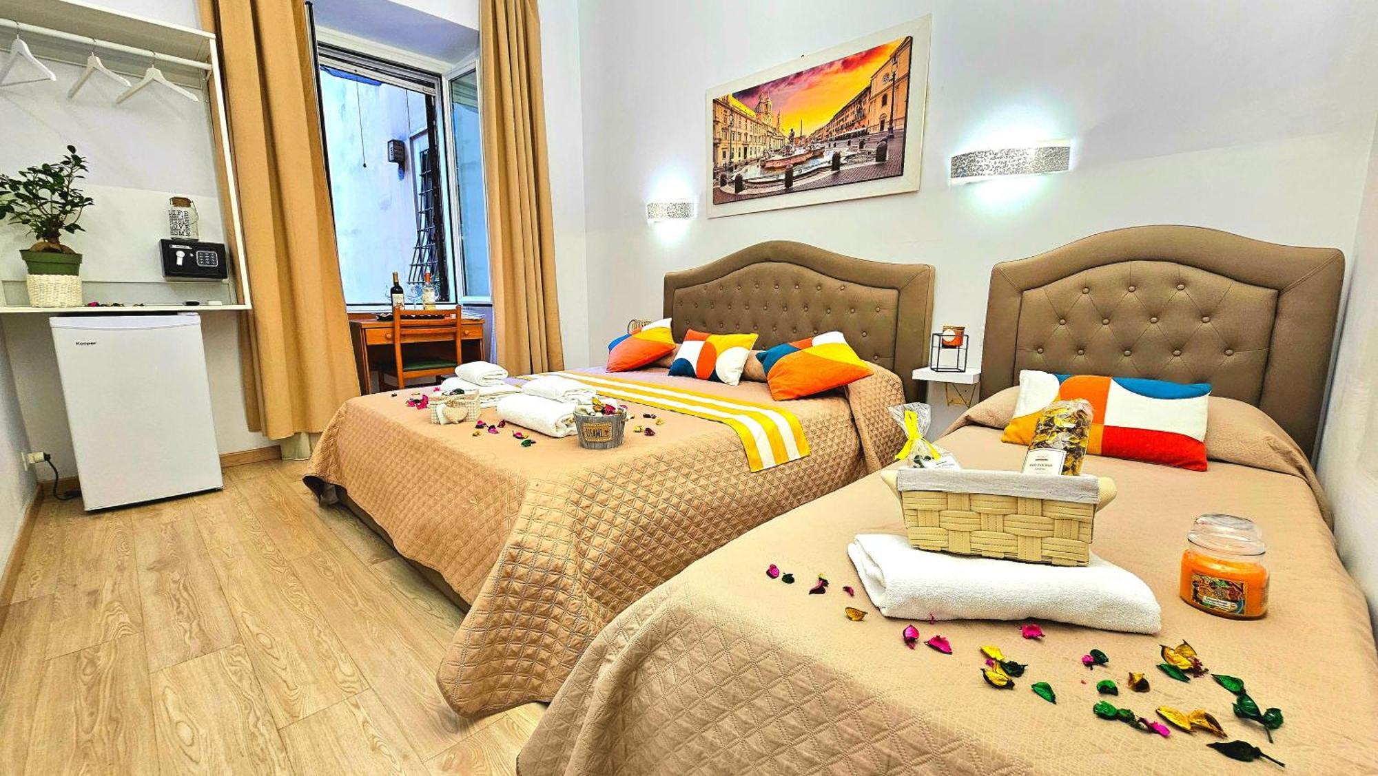 A Casa Simpatia Roma - Free Parking If You Book 4 Nights Bed & Breakfast ภายนอก รูปภาพ