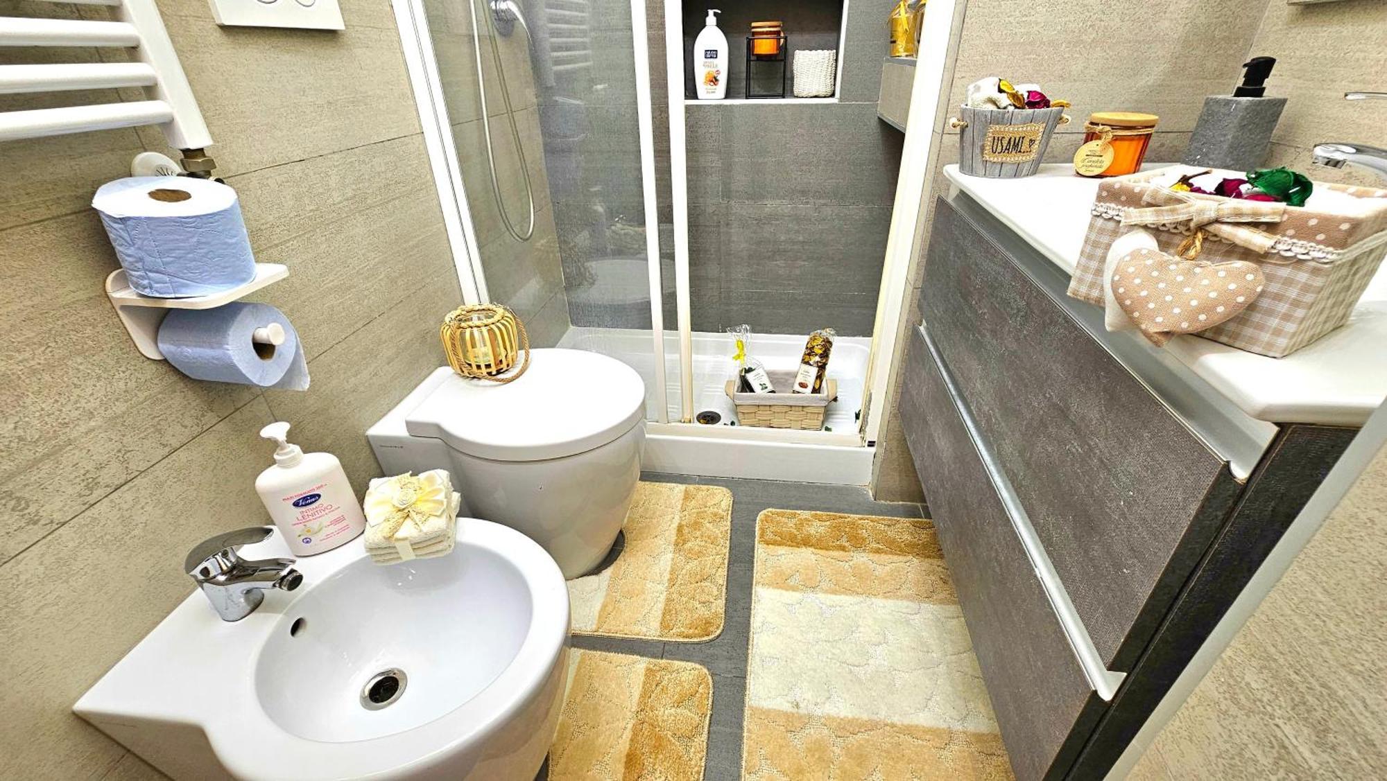 A Casa Simpatia Roma - Free Parking If You Book 4 Nights Bed & Breakfast ภายนอก รูปภาพ