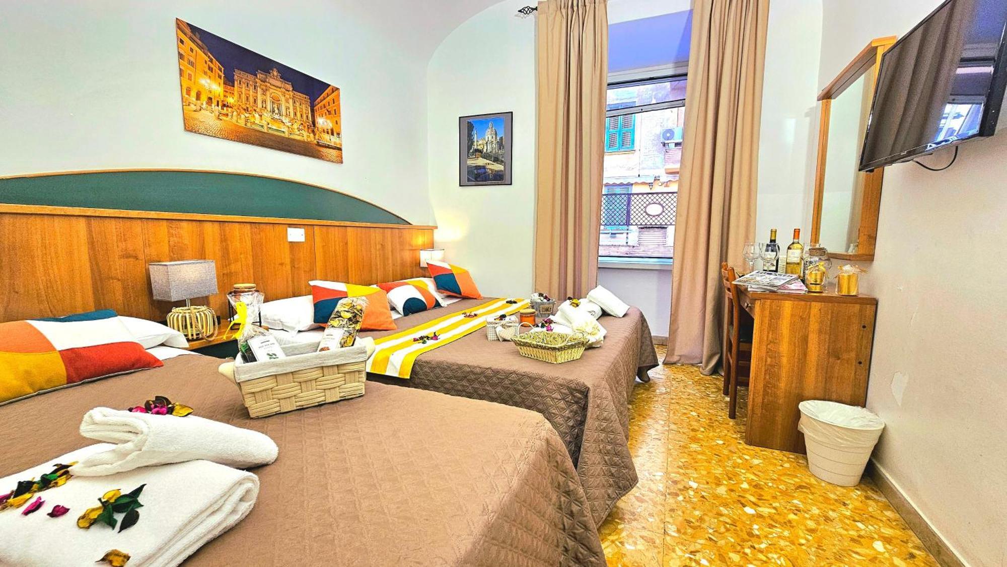 A Casa Simpatia Roma - Free Parking If You Book 4 Nights Bed & Breakfast ภายนอก รูปภาพ