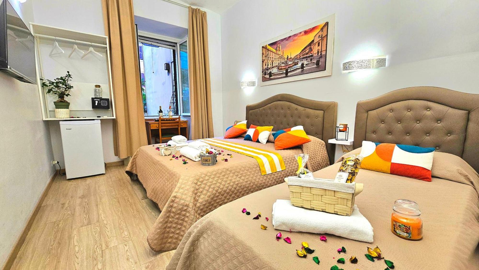 A Casa Simpatia Roma - Free Parking If You Book 4 Nights Bed & Breakfast ภายนอก รูปภาพ