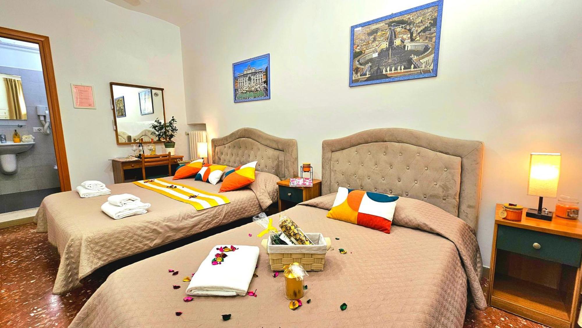 A Casa Simpatia Roma - Free Parking If You Book 4 Nights Bed & Breakfast ภายนอก รูปภาพ