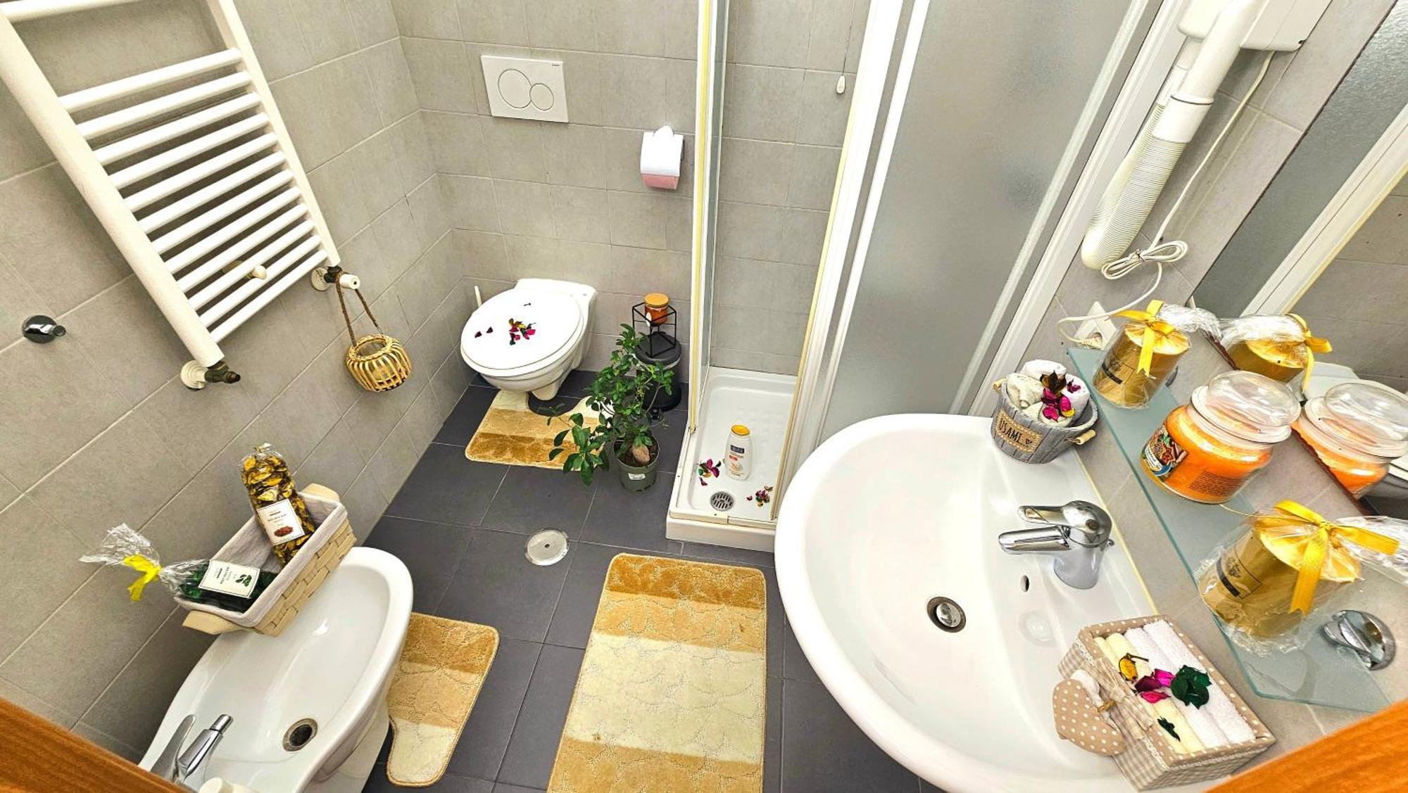 A Casa Simpatia Roma - Free Parking If You Book 4 Nights Bed & Breakfast ภายนอก รูปภาพ
