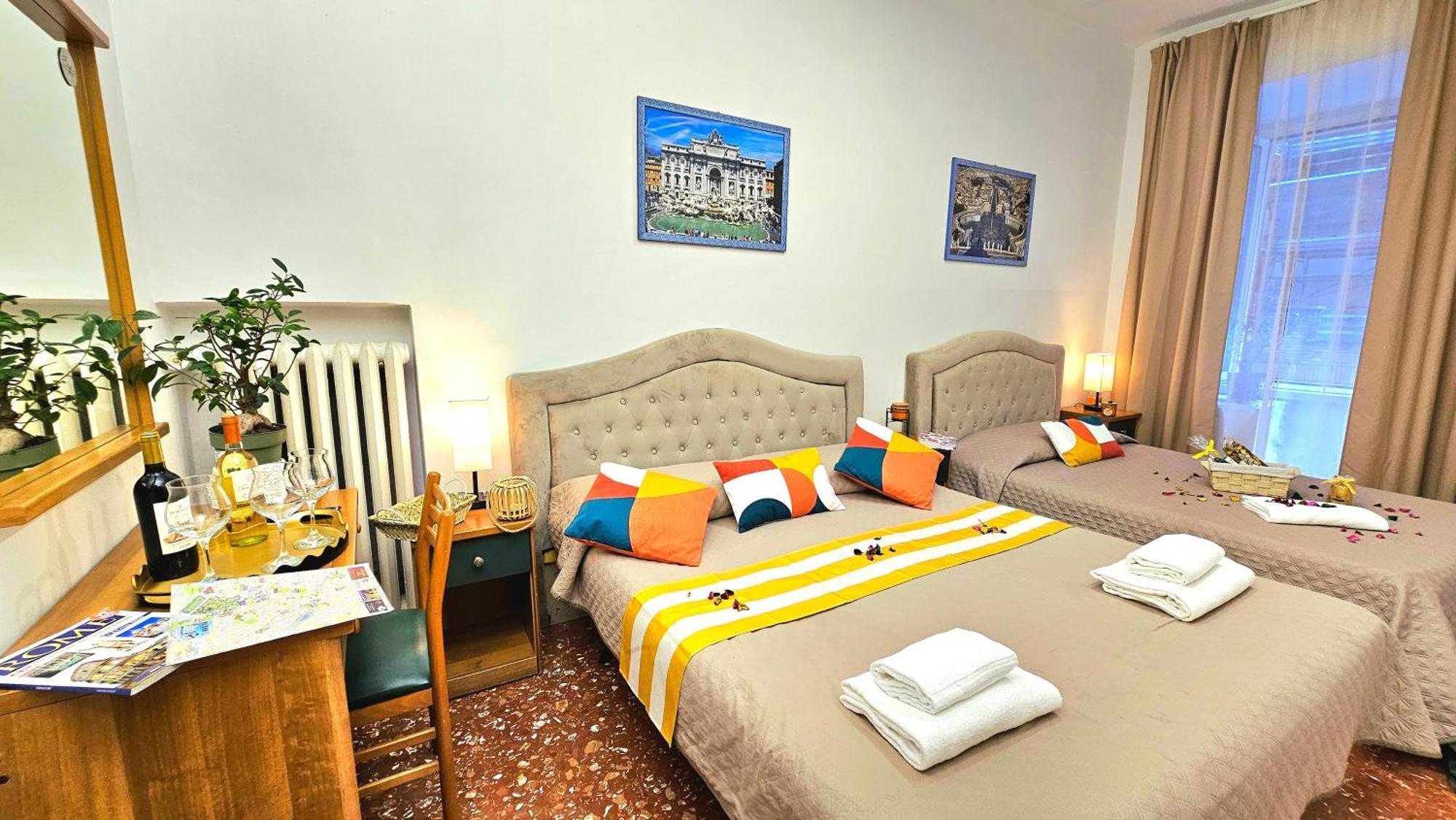 A Casa Simpatia Roma - Free Parking If You Book 4 Nights Bed & Breakfast ภายนอก รูปภาพ