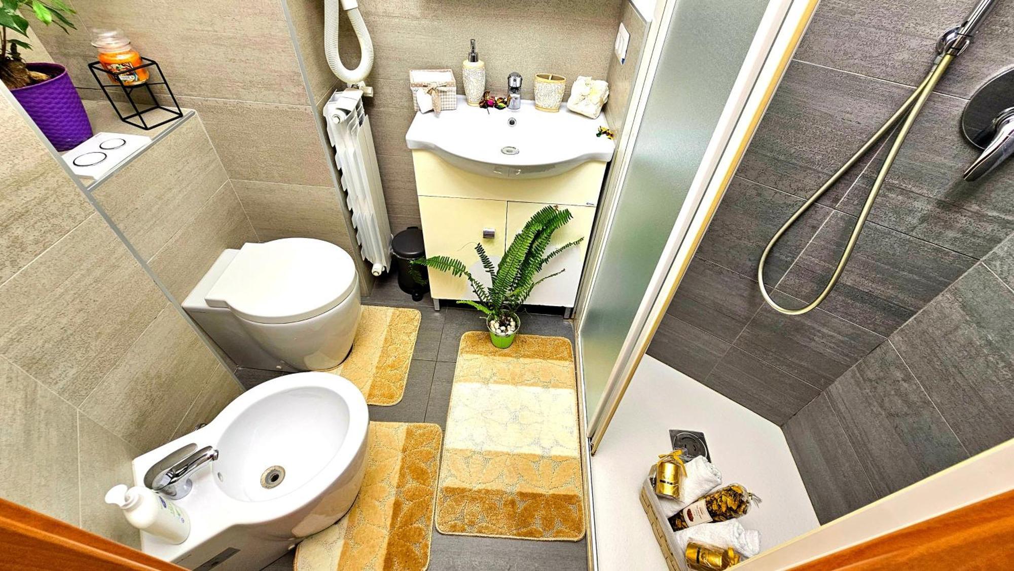 A Casa Simpatia Roma - Free Parking If You Book 4 Nights Bed & Breakfast ภายนอก รูปภาพ
