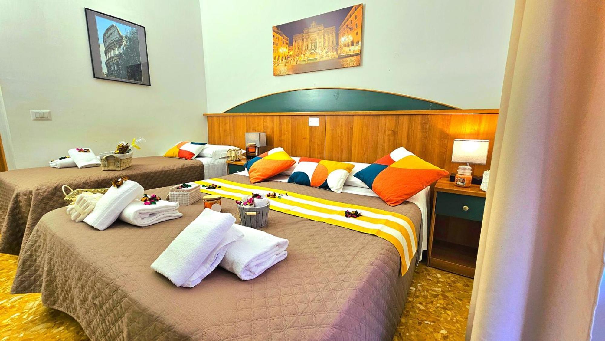 A Casa Simpatia Roma - Free Parking If You Book 4 Nights Bed & Breakfast ภายนอก รูปภาพ